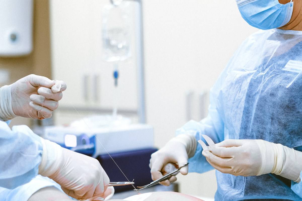 STERIS ist spezialisiert auf die Sterilisation von chirurgischen Geräten